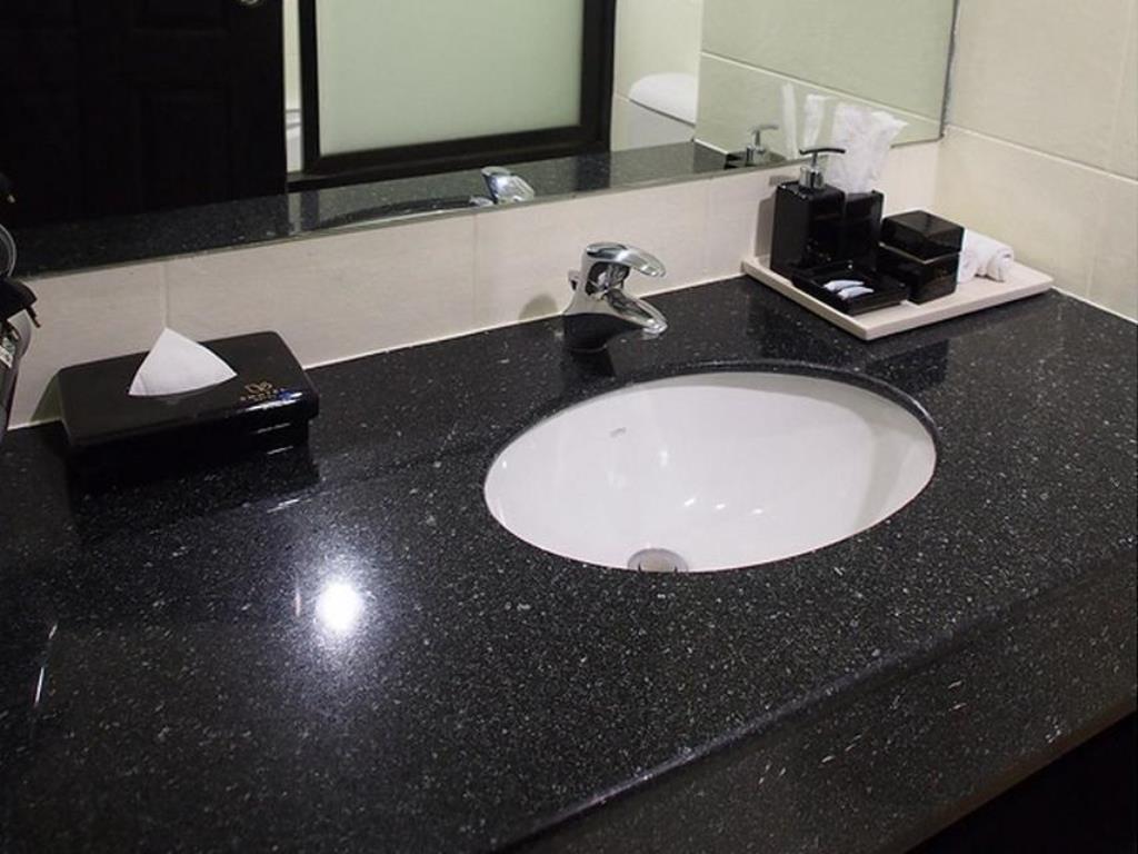 Swutel Hotel Бангкок Экстерьер фото